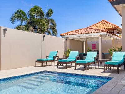 5 min from Palm Beach * Pool * Rooftop Terrace!