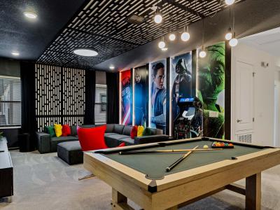 Game Room * Themed rooms * Pool * near Parks!