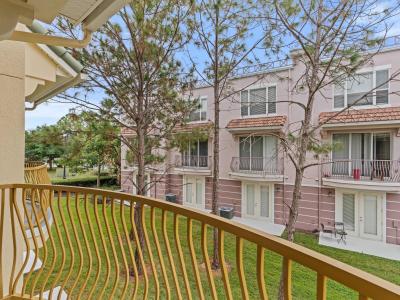 Enjoy the breathtaking view from the private balcony of the townhouse in Orlando - Every moment is framed by nature's splendor - Offering a serene retreat amidst the beauty of the outdoors.