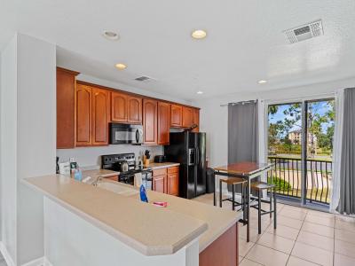 Spacious kitchen of the Townhouse in Orlando - Fully Equipped Kitchen  - Granite Counters, Stainless Steel Appliances - Breakfast bar with High Chairs