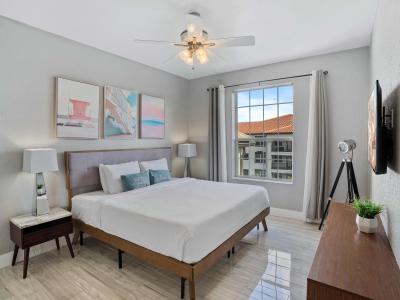 Main bedroom with a king bed and en-suite bathroom