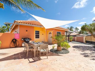 Shaded patio dining of the 3BR House in Noord Aruba - 6 Persons Dining - BBQ Grill - Refreshing Atmosphere