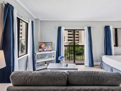 Renovated suite! Near I-Drive! Near Universal Studios!