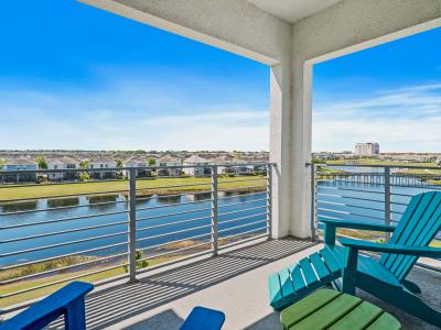 Renovated 2 Bedroom condo near Disney World!