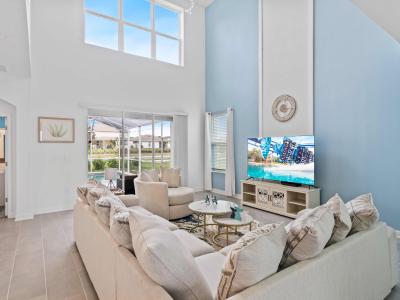 Spacious Living Area of the Apartment in Kissimmee Florida - Smart TV and Netflix - Beautiful living room with an open layout, creating a sense of spaciousness - Thoughtful mix of textures, from plush rugs to tasteful throw pillows