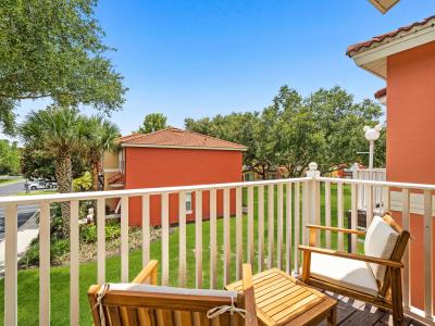 Soak in breathtaking views and fresh air from the private balcony of the townhouse in Kissimmee Florida - Immerse yourself in the picturesque view of the charming neighborhood - Plush seating,  perfect to unwind and soak in the peaceful environment