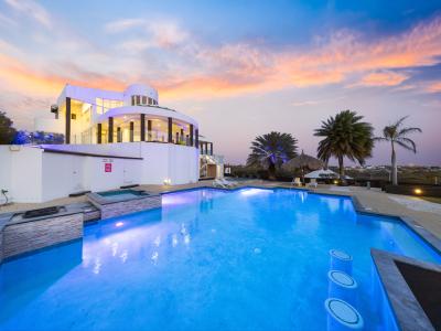 SPECTACULAR 8BR VILLA! HUGE POOL! SUNSET VIEWS!