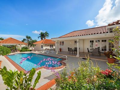 4BR WITH PRIVATE POOL NEAR MANGEL HALTO BEACH