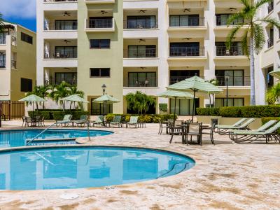 RESORT POOL! 2 MIN TO BEACH! BALCONY!