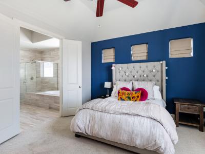 Main bedroom * spacious * vaulted ceilings * luxurious en-suite