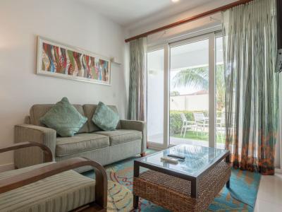 2BR CONDO WITH PATIO! RESORT STYLE POOL!