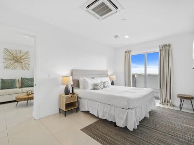 Bedroom with king size bed