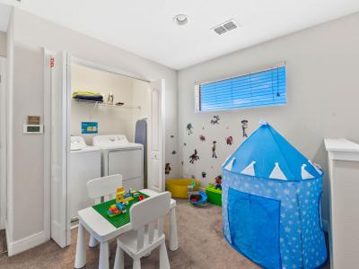 This cozy nook is perfect for little adventurers! Featuring a fun Toy Story-themed play area, a charming castle tent, and a built-in laundry space for convenience.