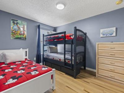 🧸 Mickey-Themed Kids’ Room – A fun and colorful space with a twin bed and bunk beds, perfect for little ones to relax after a day at the parks. Mickey Mouse bedding adds a playful Disney touch! #KidFriendly #FamilyVacation #DisneyVibes