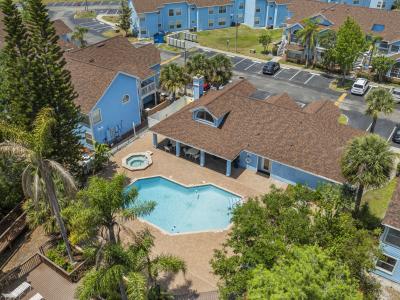 ☀️ Bird’s Eye View of Resort Amenities – Relax and recharge at the community pool and hot tub, surrounded by palm trees, sun loungers, and shaded seating. Just steps from your villa in this beautifully maintained complex. #ResortLiving #Poolside #VacationC