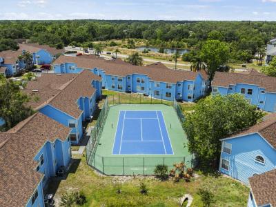 Relax and unwind at the beautifully maintained community pool at The Villas at Somerset. Surrounded by lush tropical landscaping and ample lounge seating, it’s the perfect spot to soak up the Florida sun or enjoy a refreshing swim during your stay.