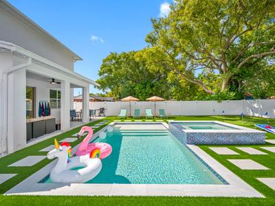 Twin Luxury Villas in Tampa: Perfect for 28 Guests