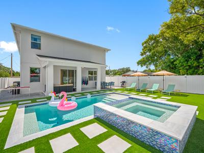 NEW-6BR DiscoVilla- Sleeps16 | Heated Pool & More