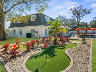 Your exclusive private 4-hole mini-golf course!