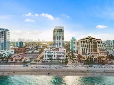 Luxury Beachfront Studio with Daily Cleaning