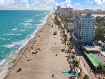 Newly Renovated #4 Close to the Beach w/ Parking