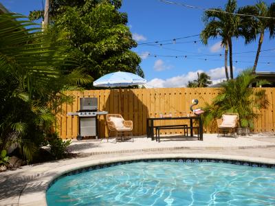colorfully designed 4 bedroom home with pool