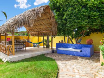 Tropical vibes lounge and palapa 