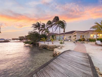 Private Beach * Ocean Front * Boat Dock * Tiki Bar