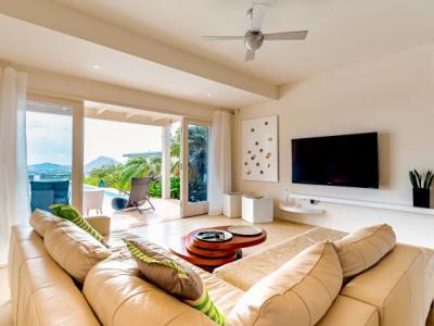 Splendid Living area of the Home in Santa Cruz Aruba - Cozy sofas - Wonderful Front facing pool area of the apartment  - Fabulous sitting with pool and mountains view - Comfy beach chairs available - Smart TV and Netflix - Elegant Decor