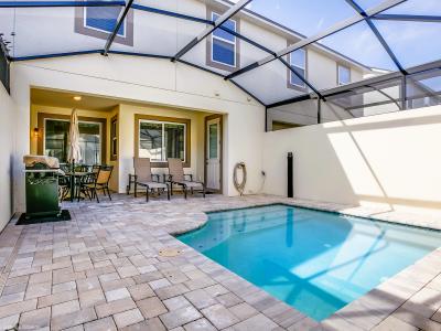 Stunning private pool of the townhouse in Kissimmee Florida - Refreshing dip on a sunny day  - A tranquil evening under the stars - Inviting oasis offers the perfect escape