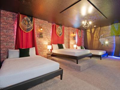 Dream of Hogwarts adventures in our enchanting Harry Potter bedroom with three comfy beds – perfect for witches, wizards, and Muggles alike!