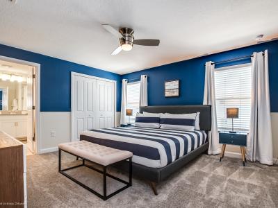 Posh bedroom of the townhouse in Kissimmee Florida - Get ready to relax and unwind in this stylish and well-lit bedroom - Thoughtfully designed bedroom featuring functional and stylish furniture - Comfy Bed and ensuite bathroom for convenience