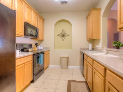 Modern Kitchen of the Apartment in Orlando Florida - Fully equipped - Contemporary design with clean lines and minimalist aesthetics - Integrated appliances for a seamless and stylish appearance