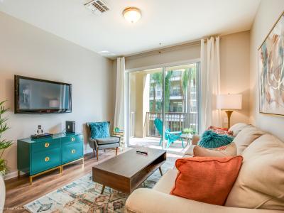 Gorgeous, newly renovated 2BD condo right next to the Vista Cay clubhouse!