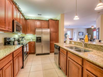 Magnificent kitchen of the condo in Orlando - Marvelous wooden work throughout the kitchen area - Expose your inner chef in our fully equipped kitchen - Stainless steel appliances and all kitchen accessories available