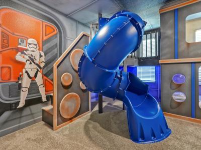 Star Wars Themed BDRM w/ SLIDE